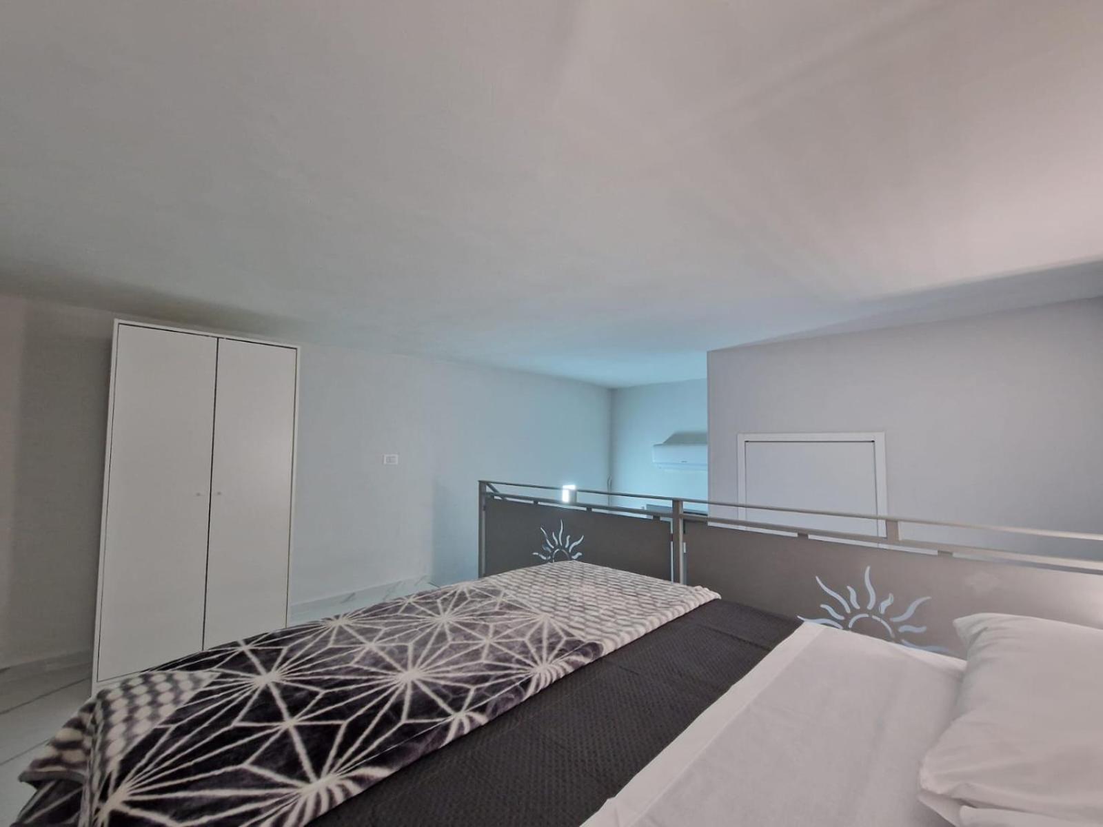 House Angiolina Bed & Breakfast Наполи Екстериор снимка