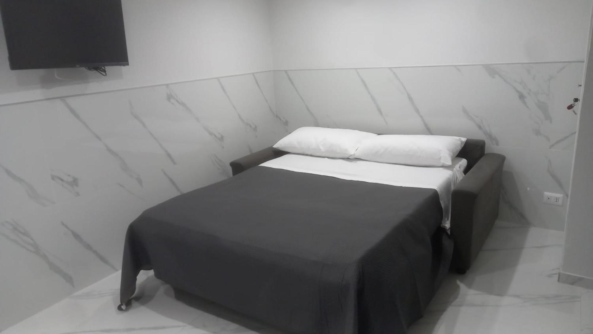 House Angiolina Bed & Breakfast Наполи Екстериор снимка